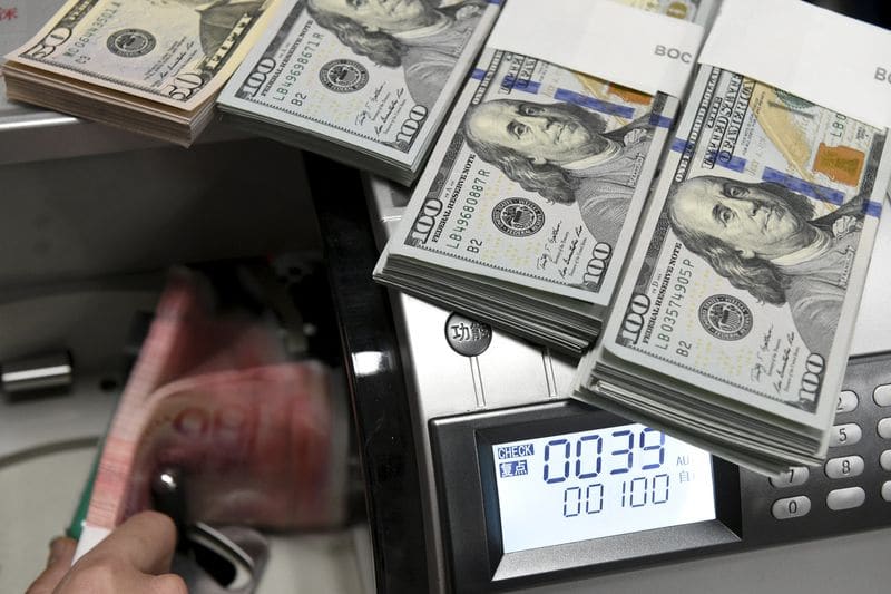 ЦБ РФ установил курс доллара США с 28 мая в размере 66,4029 руб., курс евро - 69,4353 руб. От IFX