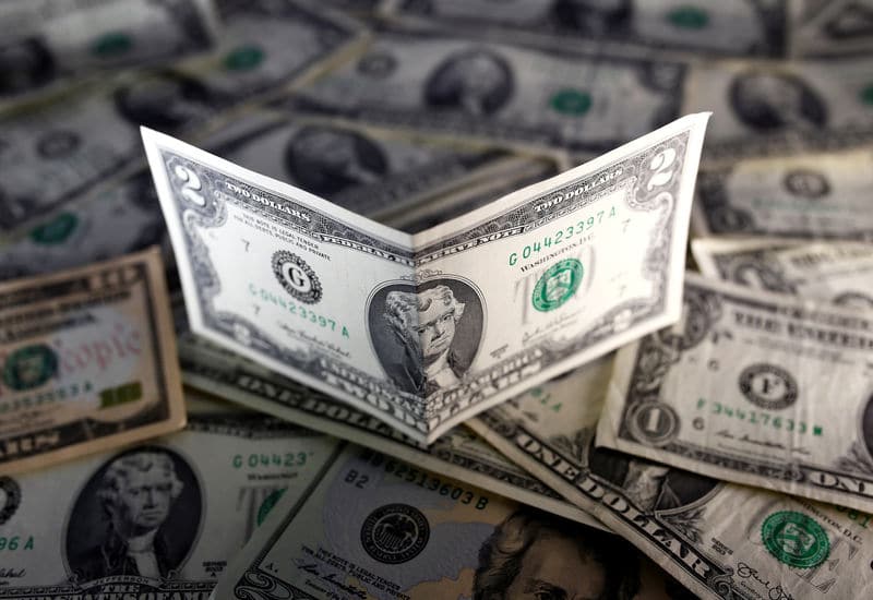 Средний курс доллара США со сроком расчетов "завтра" по итогам торгов составил 63,4981 руб. От IFX