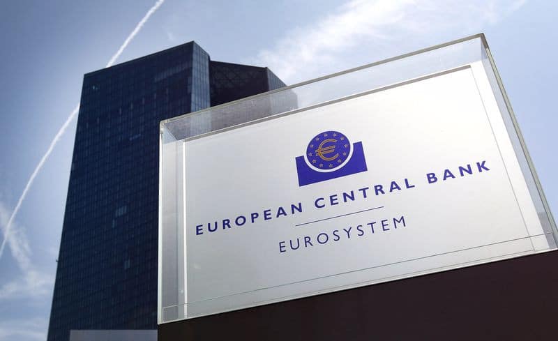 Аналитические обзоры Форекс: EUR/USD. Доллар прет как танк, поскольку ФРС готова пойти ва-банк. Евро надеется на то, что ЕЦБ словно атлант руками могучими разгонит сгущающиеся над ЕС тучи