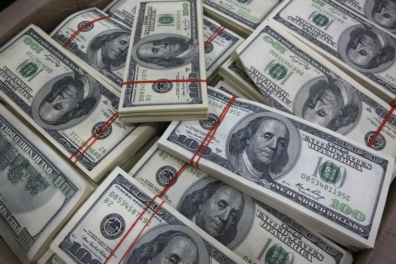 Средний курс доллара США со сроком расчетов "завтра" по итогам торгов составил 56,9103 руб. От IFX