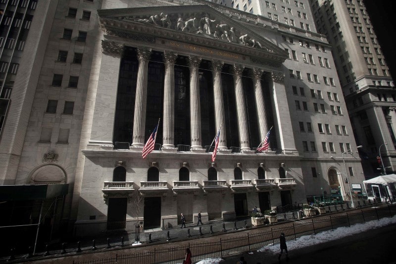 Уолл-стрит резко снизилась на опасениях более жесткого решения ФРС От Investing.com