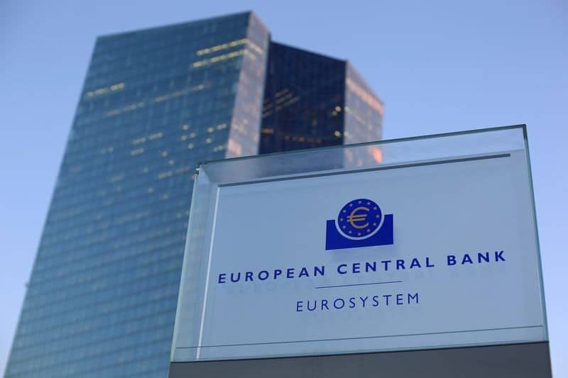 Аналитические обзоры Форекс: EUR/USD. Куда вас, сударь занесло? Доллар расшевелил осиное гнездо