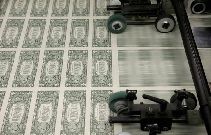 ЦБ РФ установил курс доллара США на сегодня в размере 60,3677 руб., курс евро - 60,5752 руб. От IFX