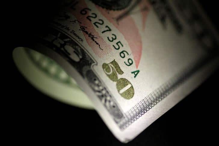 Средний курс доллара США со сроком расчетов "завтра" по итогам торгов составил 60,3274 руб. От IFX