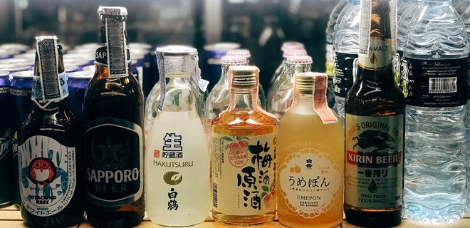 В Японии молодежь просят пить больше алкоголя – падают налоговые поступления