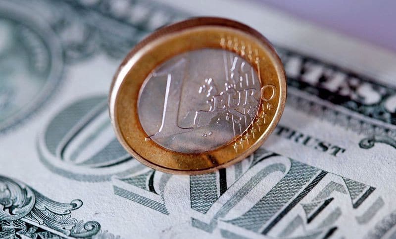 Аналитические обзоры Форекс: EUR/USD. Неладно что-то в Форекс королевстве, хотя проблем у евро все еще не счесть, он, словно обезумев, жаждет мести, а доллар, не желая уступать корону, плетет свою коварно сеть
