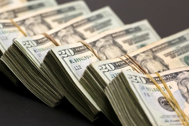 Средний курс доллара США со сроком расчетов "завтра" по итогам торгов составил 58,2479 руб. От IFX