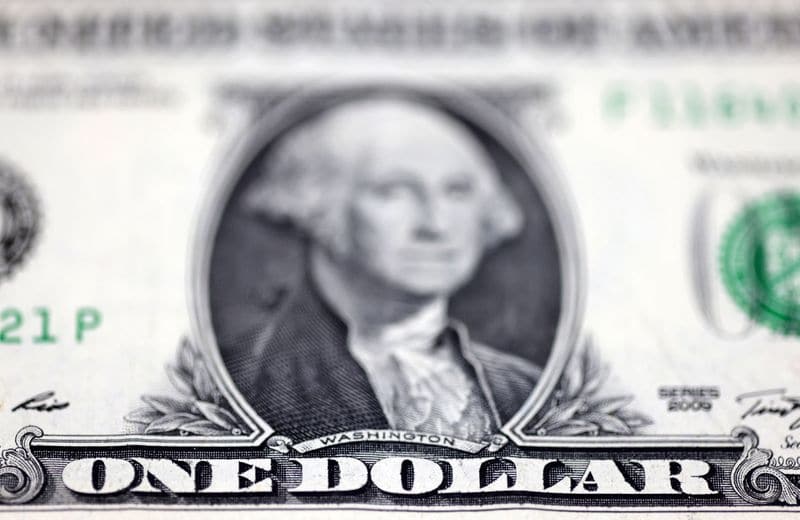 Средний курс доллара США со сроком расчетов "завтра" по итогам торгов составил 61,4173 руб. От IFX