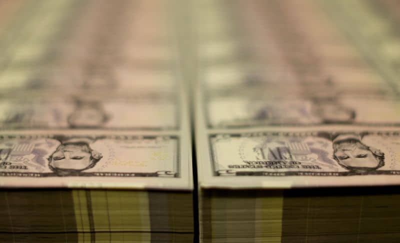 Средний курс доллара США со сроком расчетов "завтра" по итогам торгов составил 62,8754 руб. От IFX