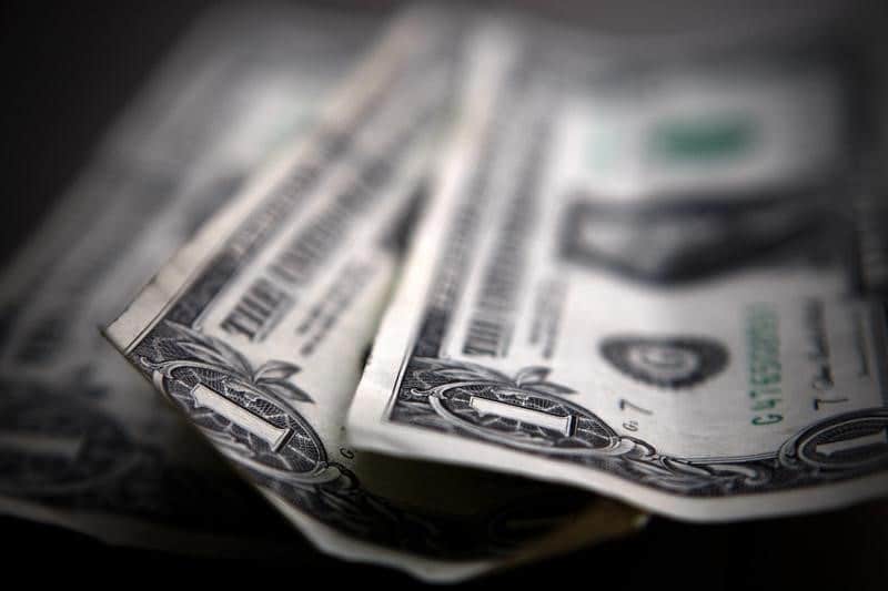 Средний курс доллара США со сроком расчетов "завтра" по итогам торгов составил 60,502 руб. От IFX
