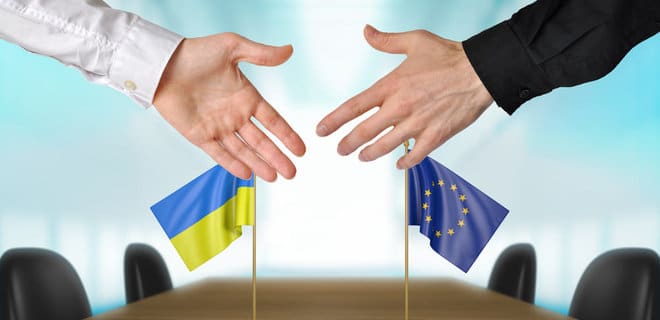 Большинство европейцев поддерживают поставку ЕС военной техники Украине – Евробарометр