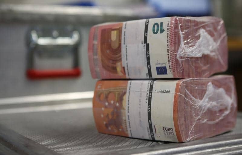 Средний курс евро со сроком расчетов "завтра" по итогам торгов составил 66,6996 руб. От IFX