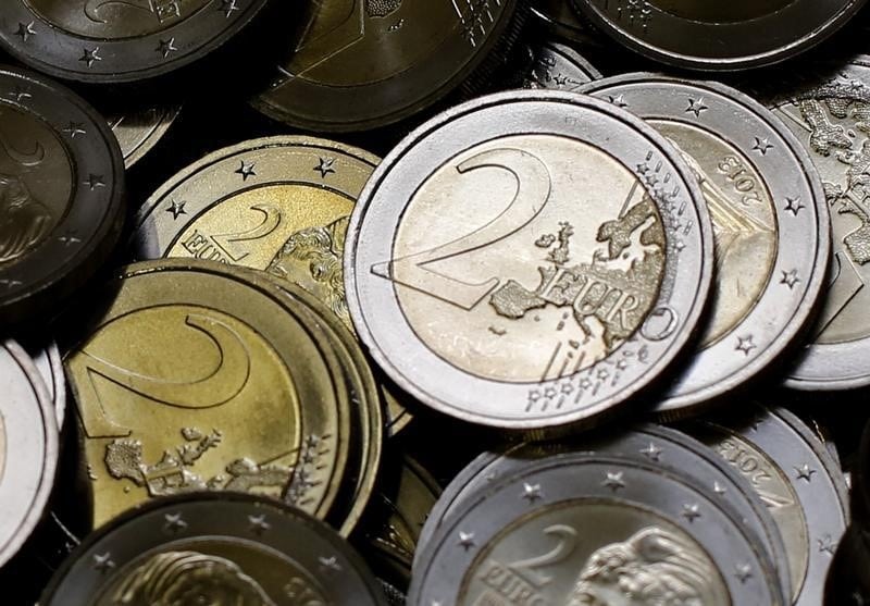 Средний курс евро со сроком расчетов "завтра" по итогам торгов составил 75,3427 руб. От IFX
