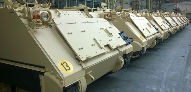 Бельгиец 20 лет коллекционировал танки и БТР, а теперь хочет увидеть их в Украине