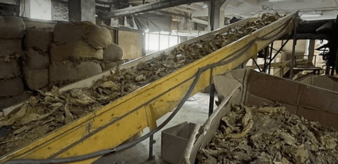 На табачной фабрике, которая решила работать "вбелую", нашли нарушений на 85 млн грн