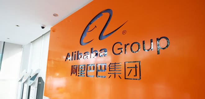 Крупнейший инвестор Alibaba продает почти весь свой пакет акций – FT