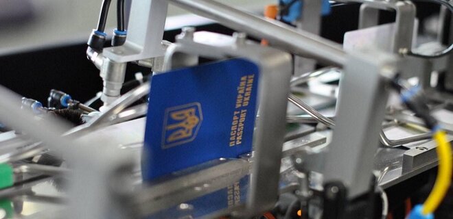 "На полиграфе сбой". Украинский консул сообщил о задержке с изготовлением паспортов