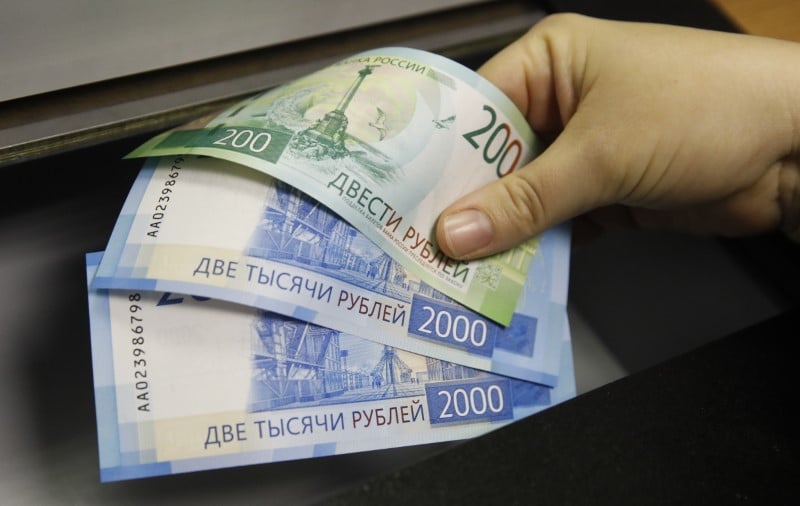 В чем причины слабости рубля по версии Financial Times? От Investing.com